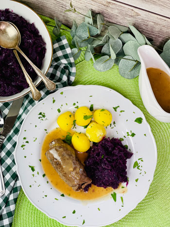 Rinderrouladen klassisch zubereiten - Omas Rezept für zarte Rouladen